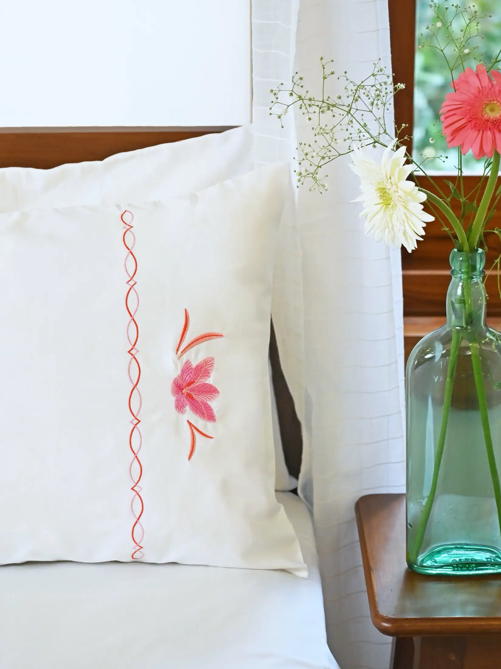 Arali Bloom Luxe Embroidered Bedlinen Set in 500TC – alternate view