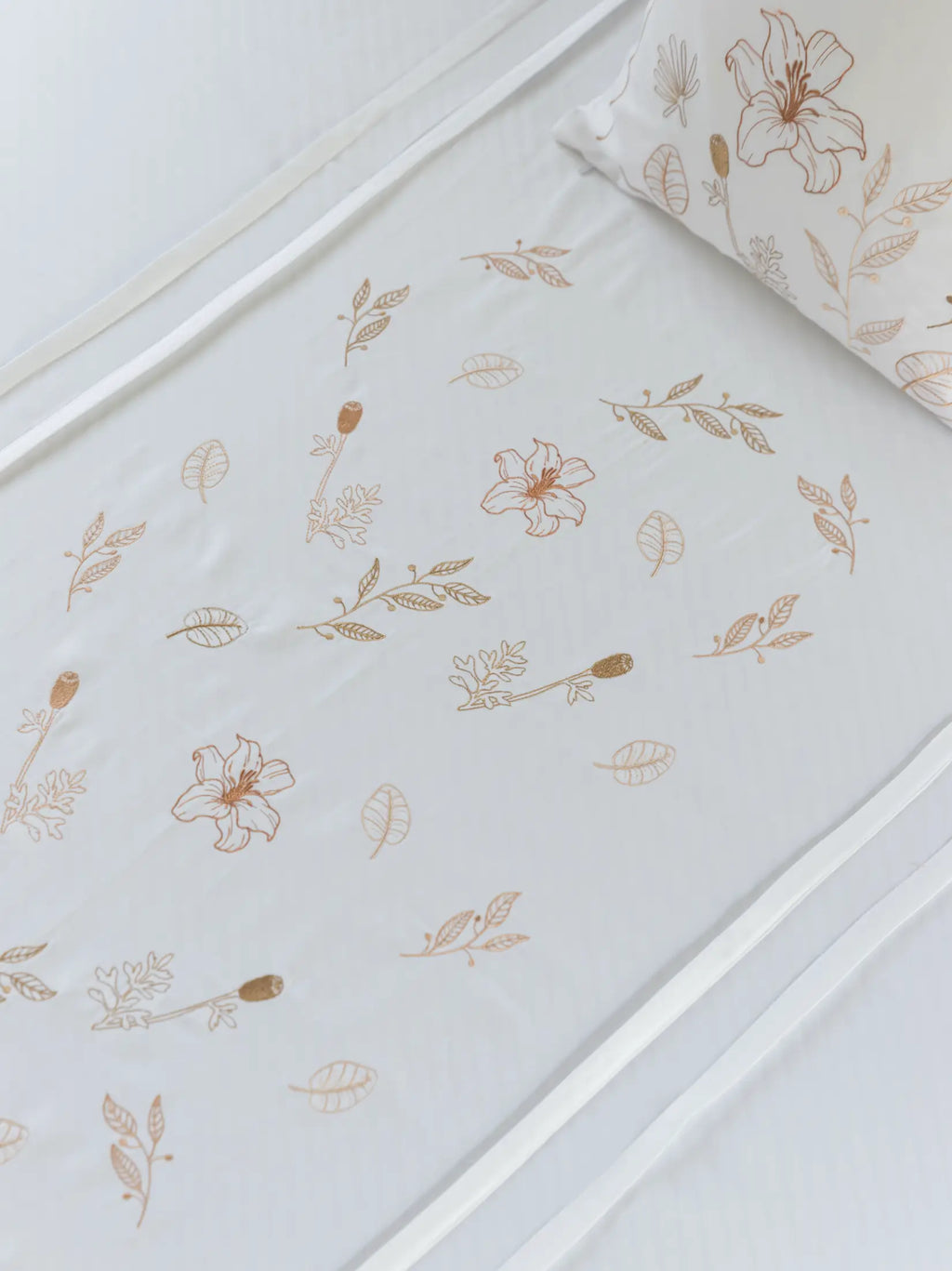 Autumn Petal Scallop Luxury Bedlinen Set in 500TC – alternate view