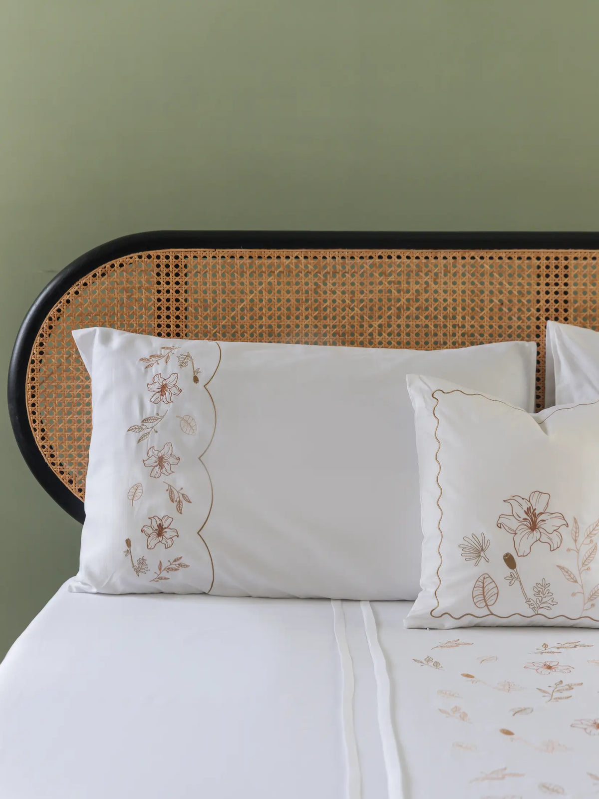Autumn Petal Scallop Luxury Bedlinen Set in 500TC – alternate view