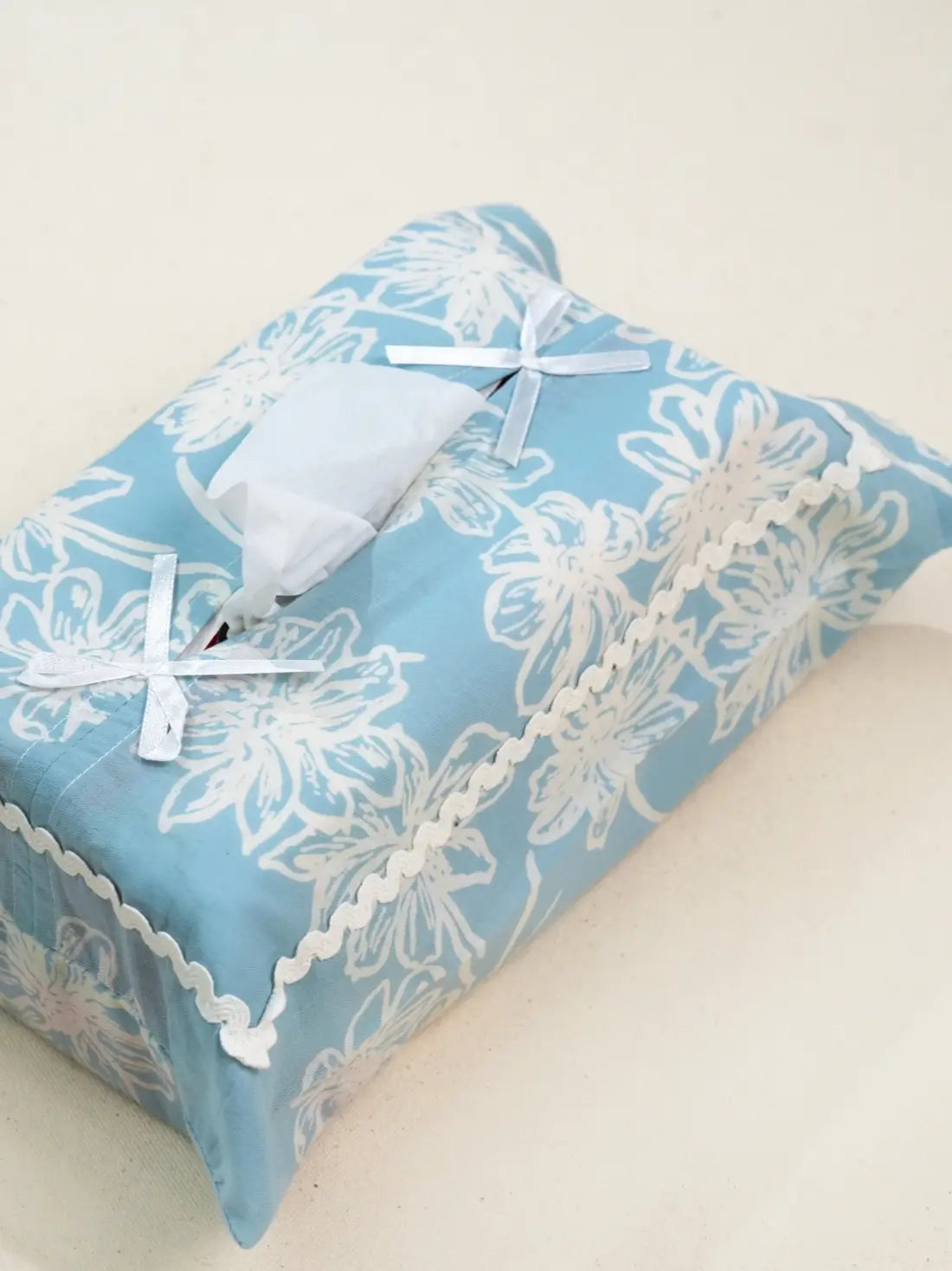 Blue Garden Blooms Tissue Box Cover – alternate view