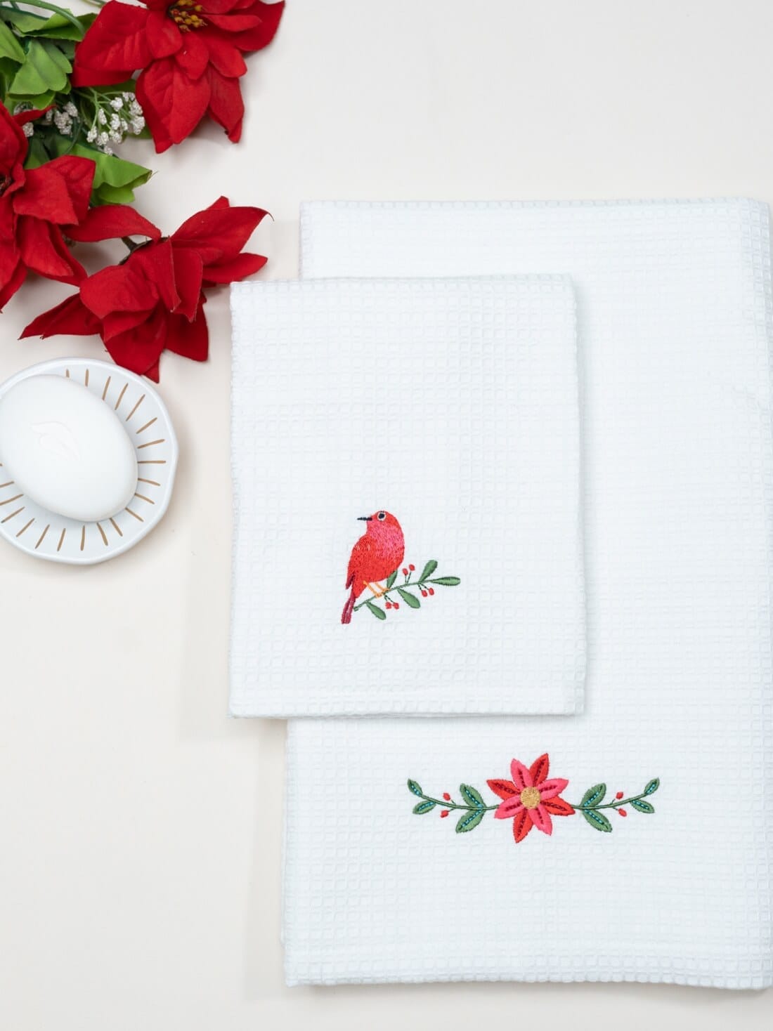 Red Robin Waffle Towel Gifting Set – Bath & Hand Towel