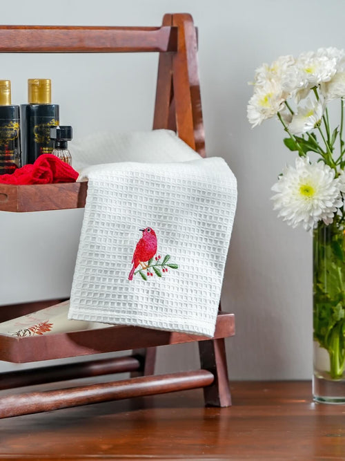 Red Robin Waffle Towel Gifting Set – Bath & Hand Towel – alternate view