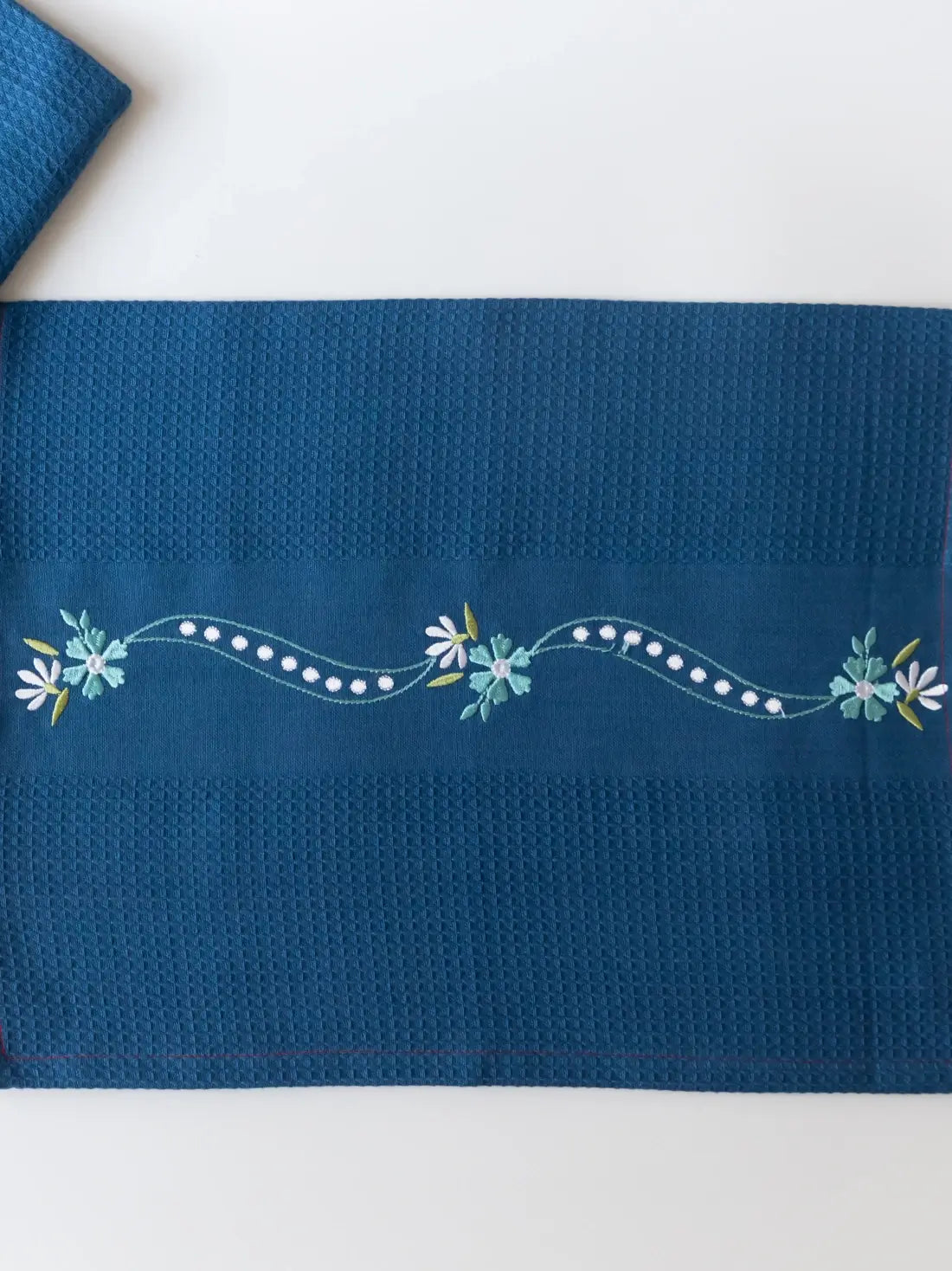 Midnight Garland Honeycomb Towel Set of 2 – Bath & Hand Towel – alternate view