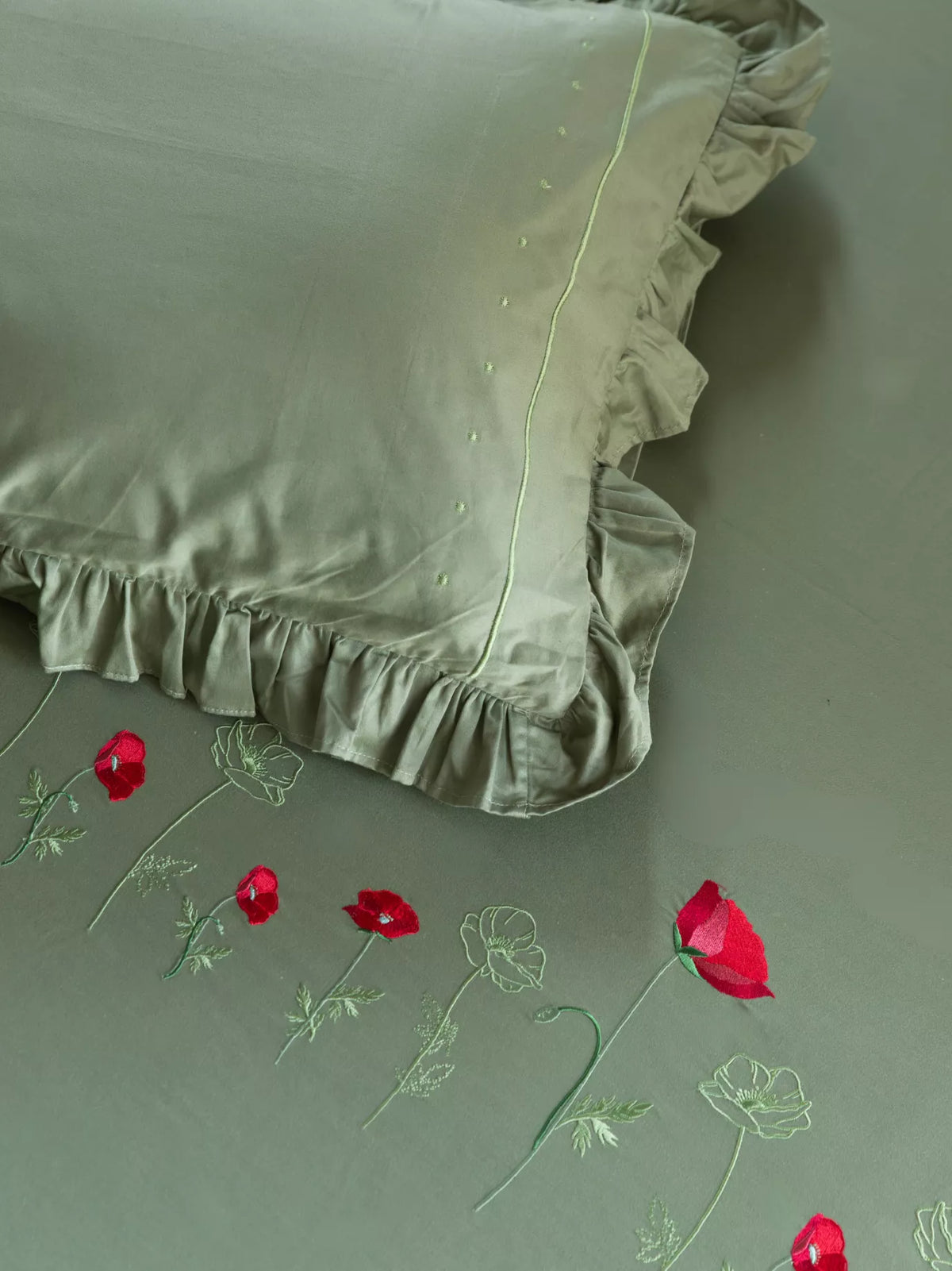 Poppy Fields Green Embroidered Bedlinen Diwali Gift Set – alternate view