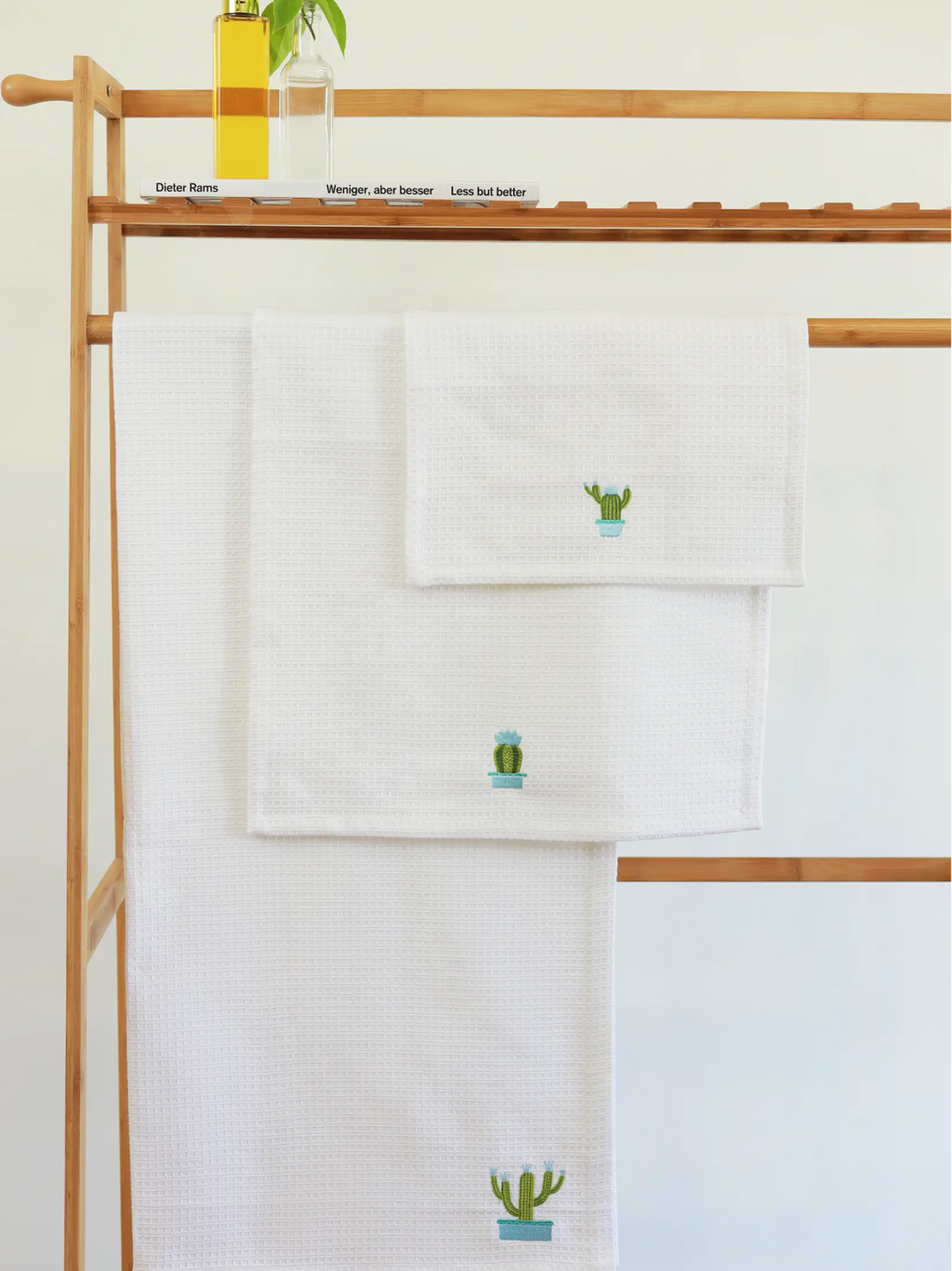 white waffle bath towel set with embroidery