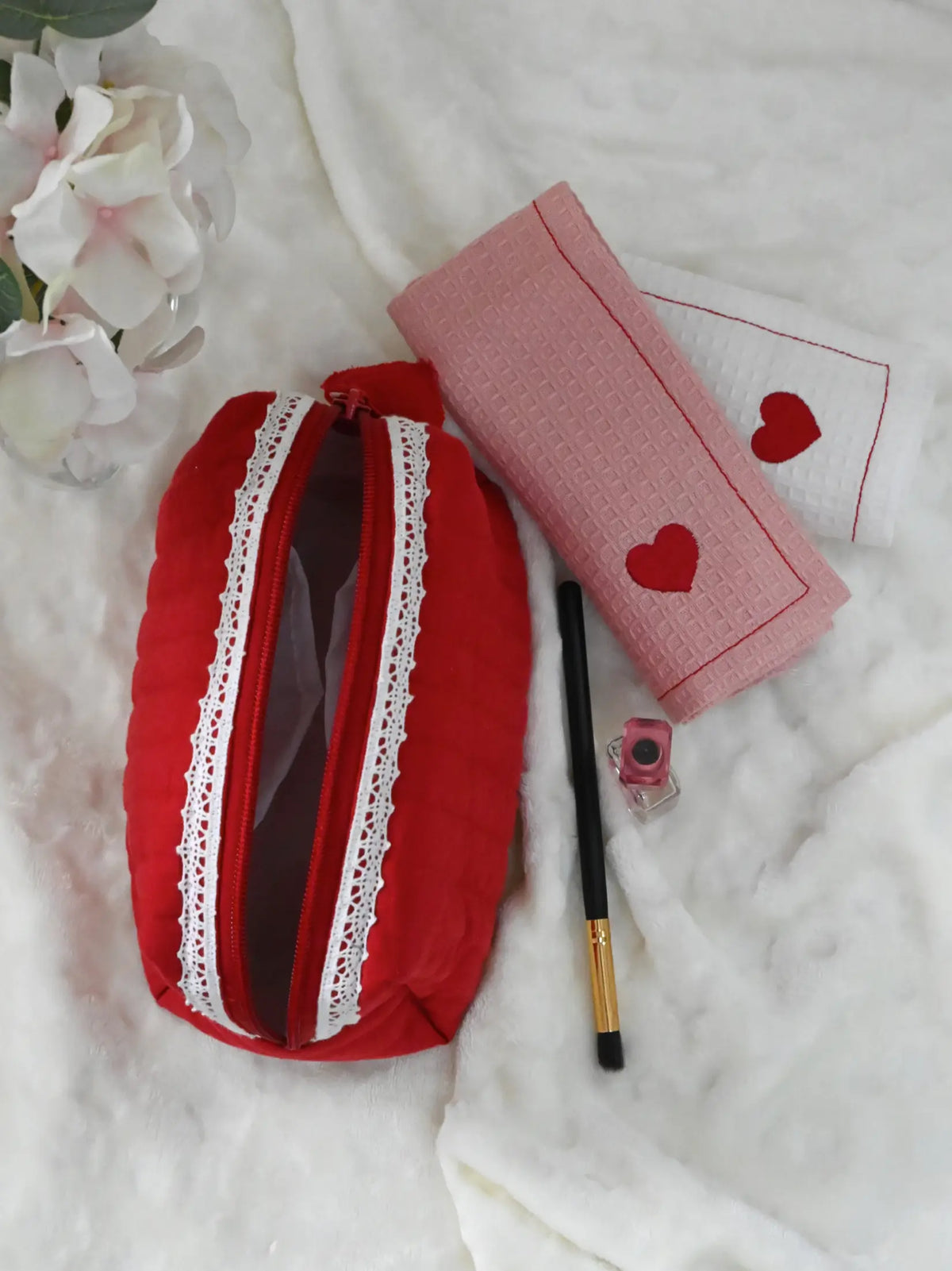 Hearts Bundle - Handwoven Toiletry Bag & Towels Gifting Set – alternate view